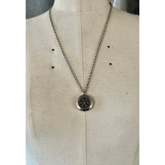 Sand dollar pendant locket necklace - Picture 3 of 13